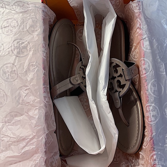 Tory Burch Exclusive: Limited-Edition Miller Sandal - Picture 10 of 13